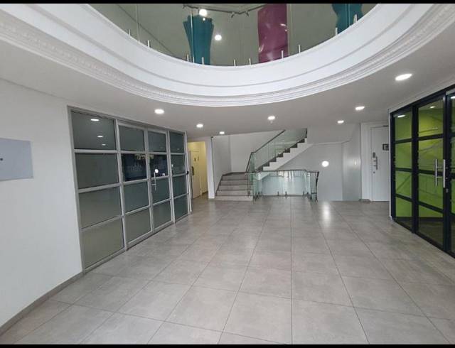 BUSINESS PROPERTY TO RENT IN SUNNINGHILL